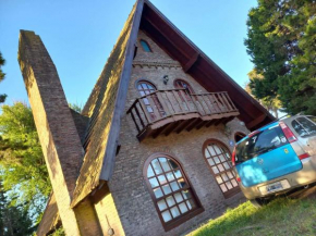Casa Alpina espaciosa a 2 cuadras del centro de Villa Gesell y a 5 de la playa